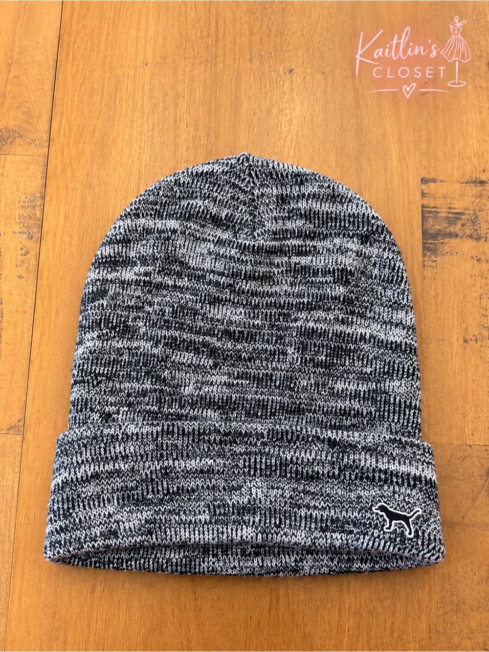 ✨Women’s Knit Beanie Hat in Black & White with Dog Logo✨